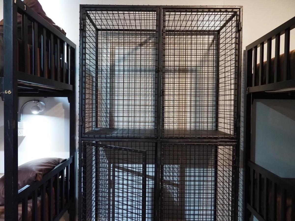 Wild Ones Hostel Банкок Екстериор снимка