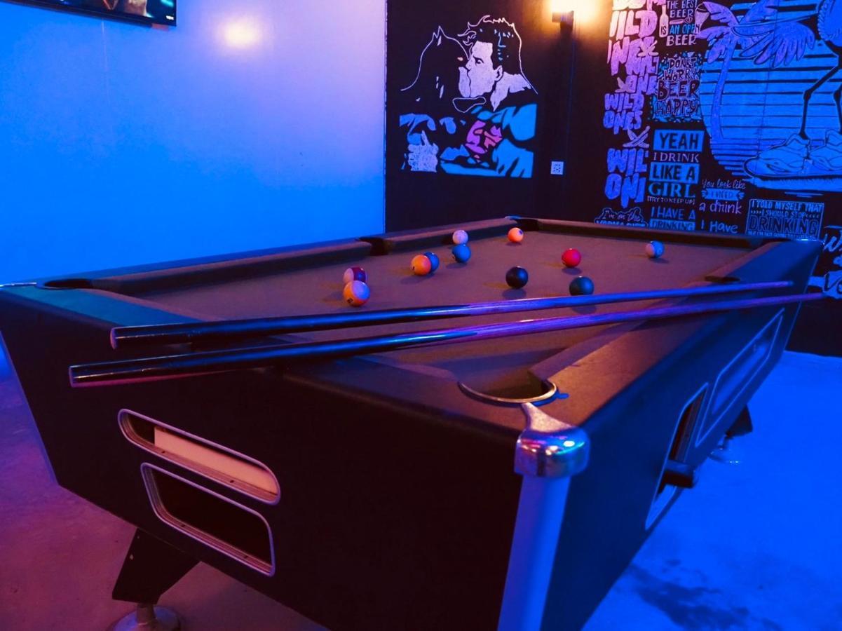 Wild Ones Hostel Банкок Екстериор снимка