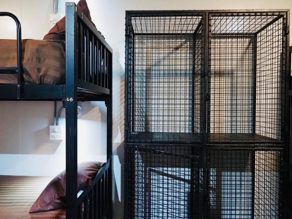 Wild Ones Hostel Банкок Екстериор снимка