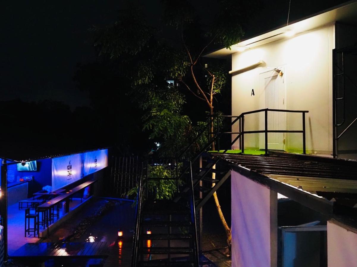 Wild Ones Hostel Банкок Екстериор снимка