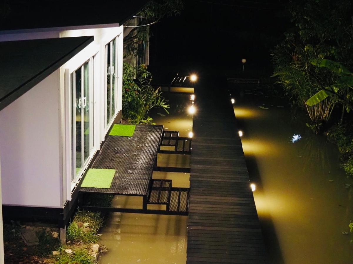 Wild Ones Hostel Банкок Екстериор снимка
