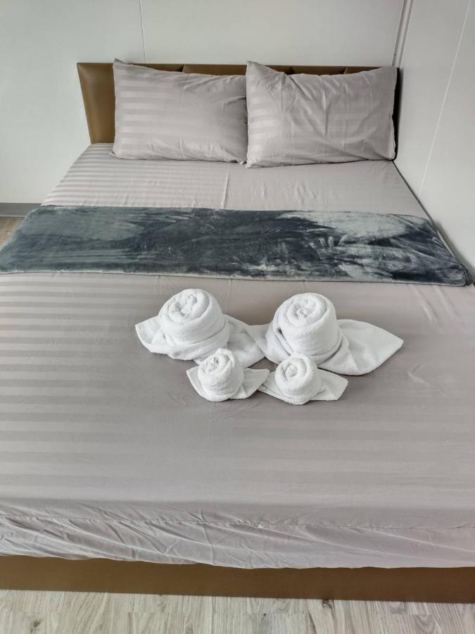 Wild Ones Hostel Банкок Екстериор снимка