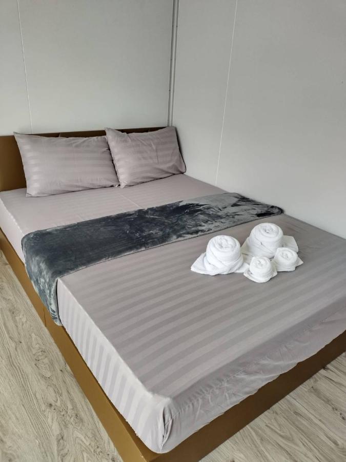 Wild Ones Hostel Банкок Екстериор снимка