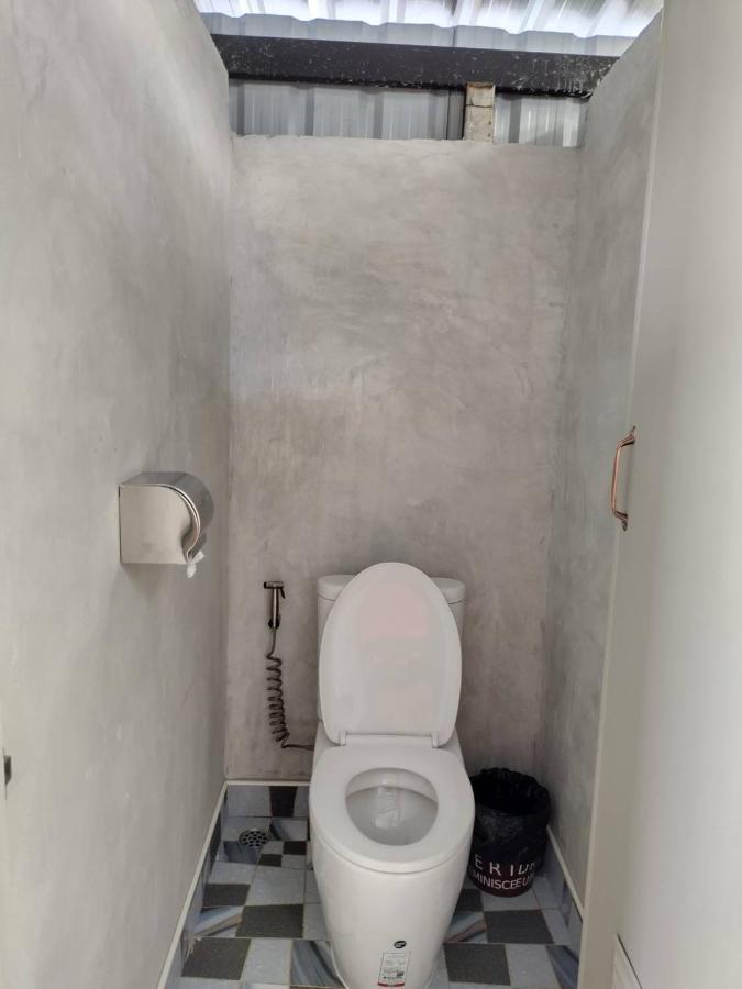 Wild Ones Hostel Банкок Екстериор снимка